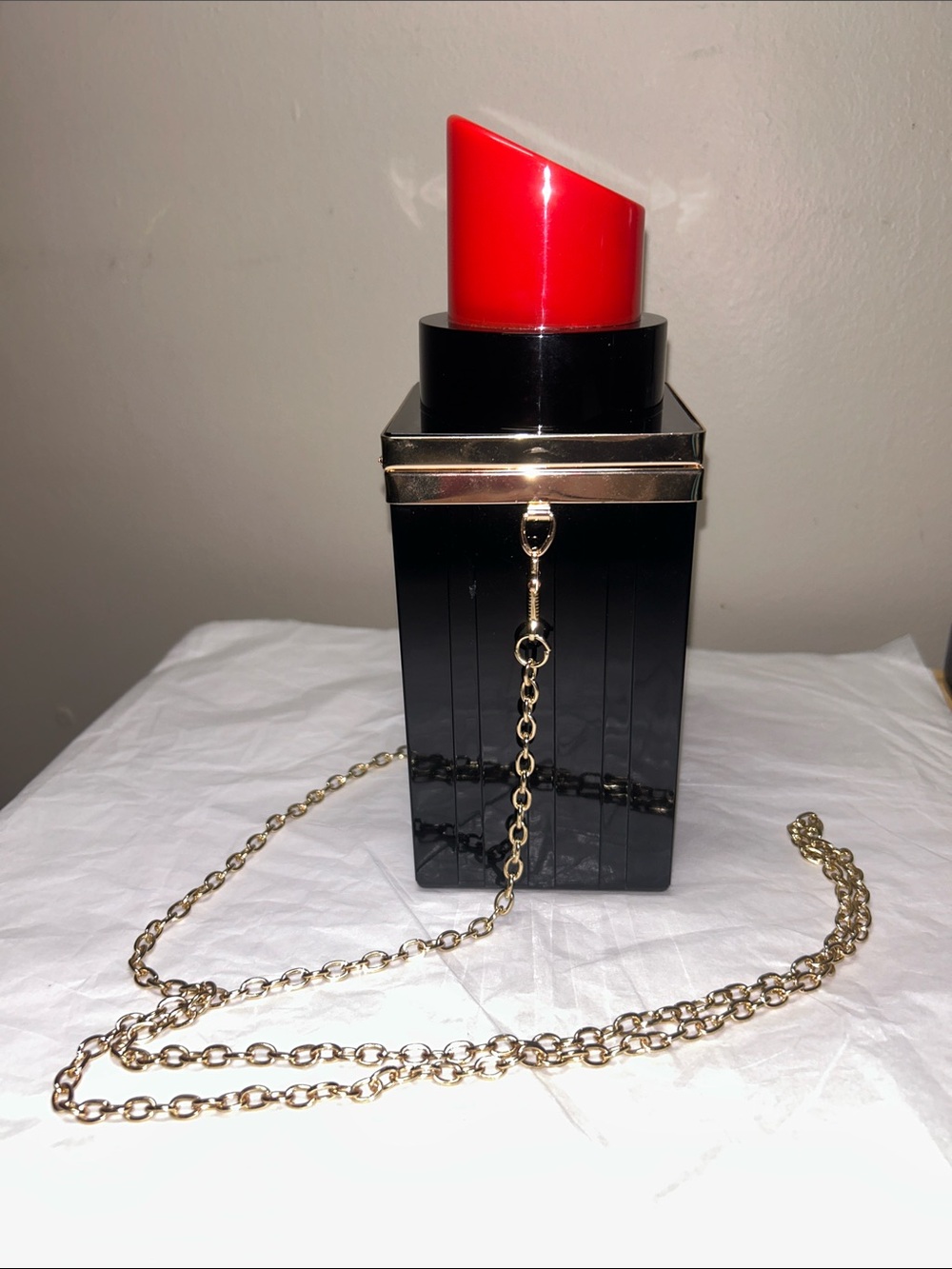 Black,& red Lipstick acrylic novelty evening bag with detachable strap